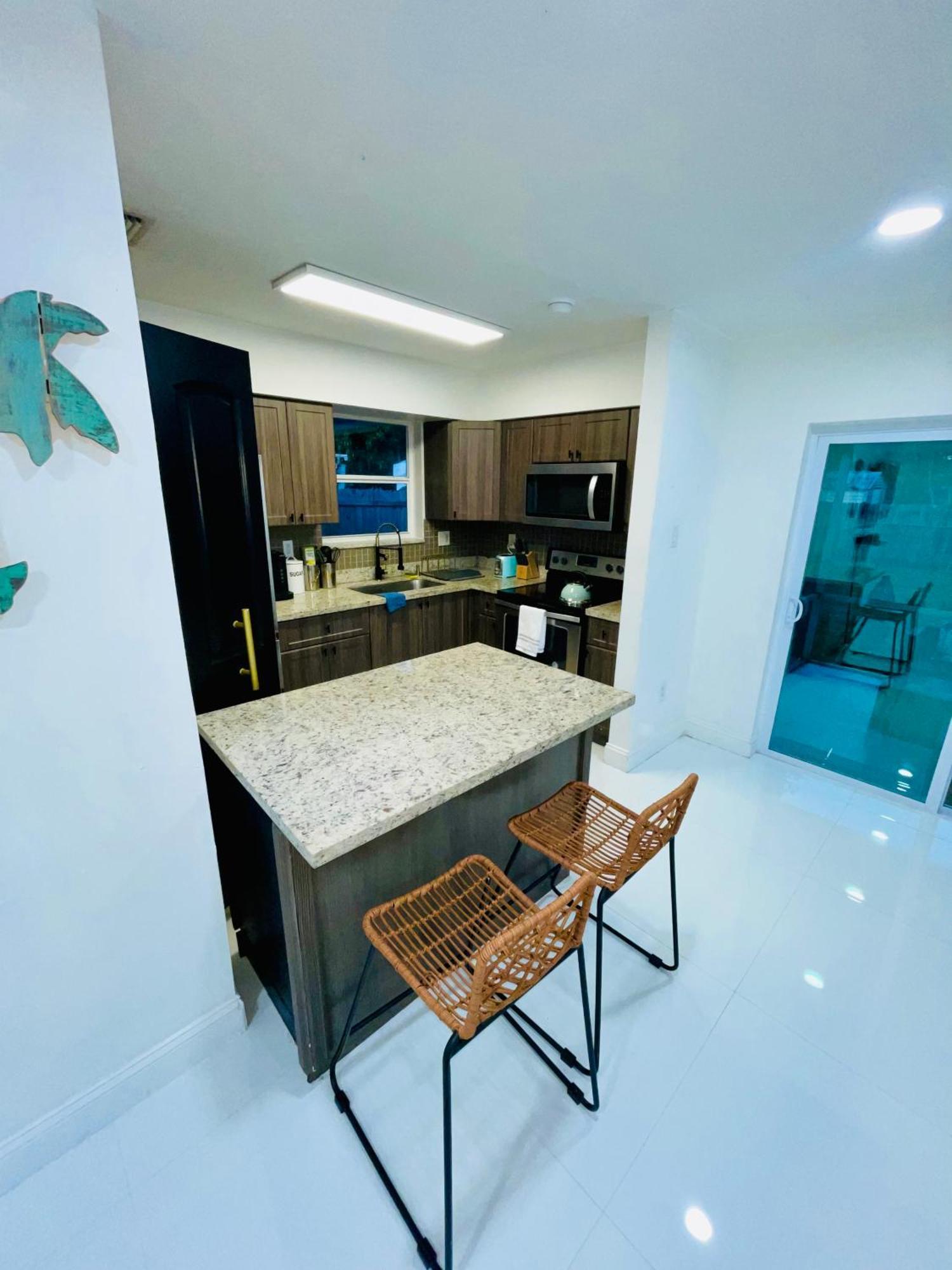 Cozy Comfy House Villa Пемброук Пайнс Екстериор снимка