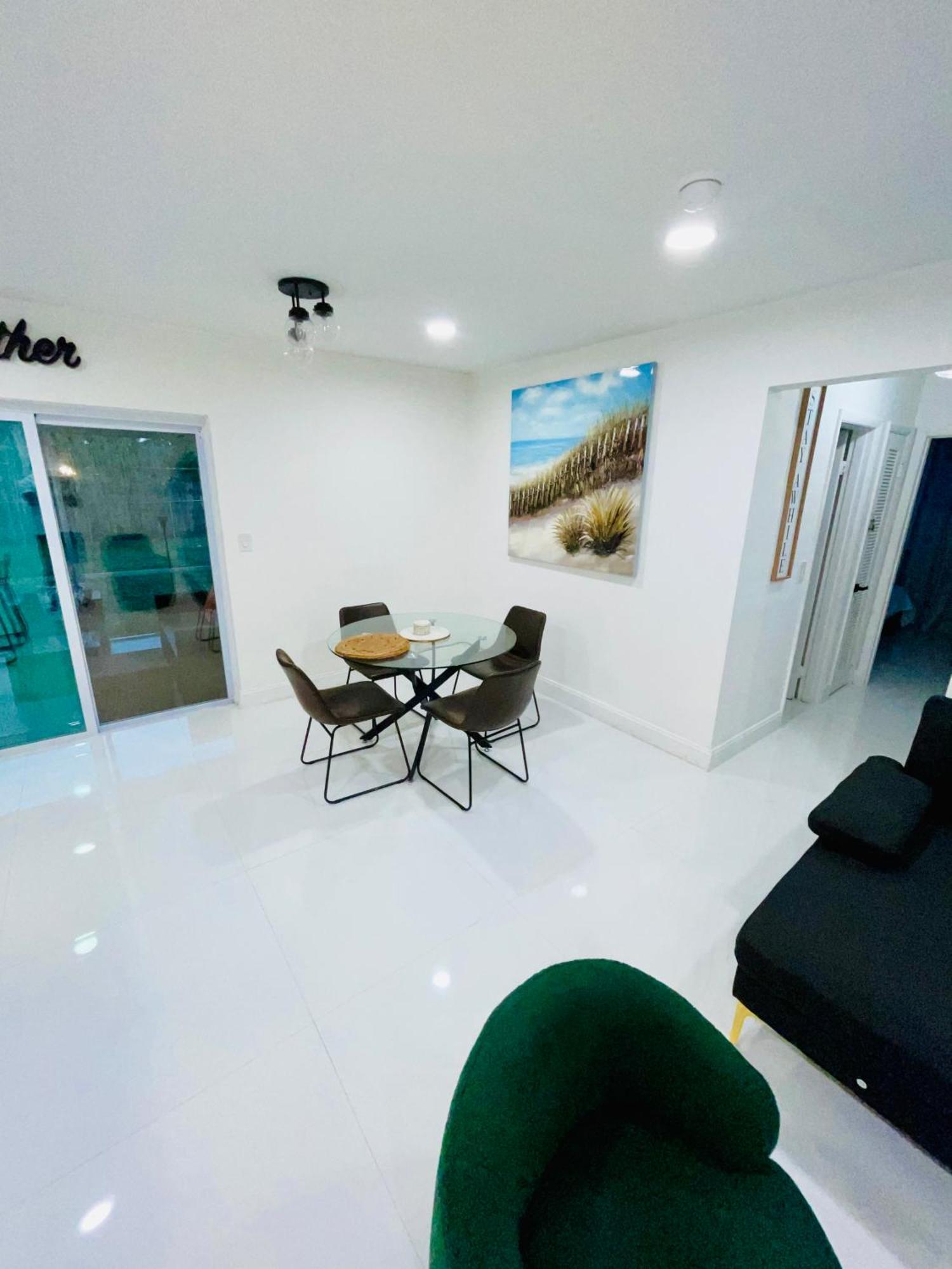 Cozy Comfy House Villa Пемброук Пайнс Екстериор снимка